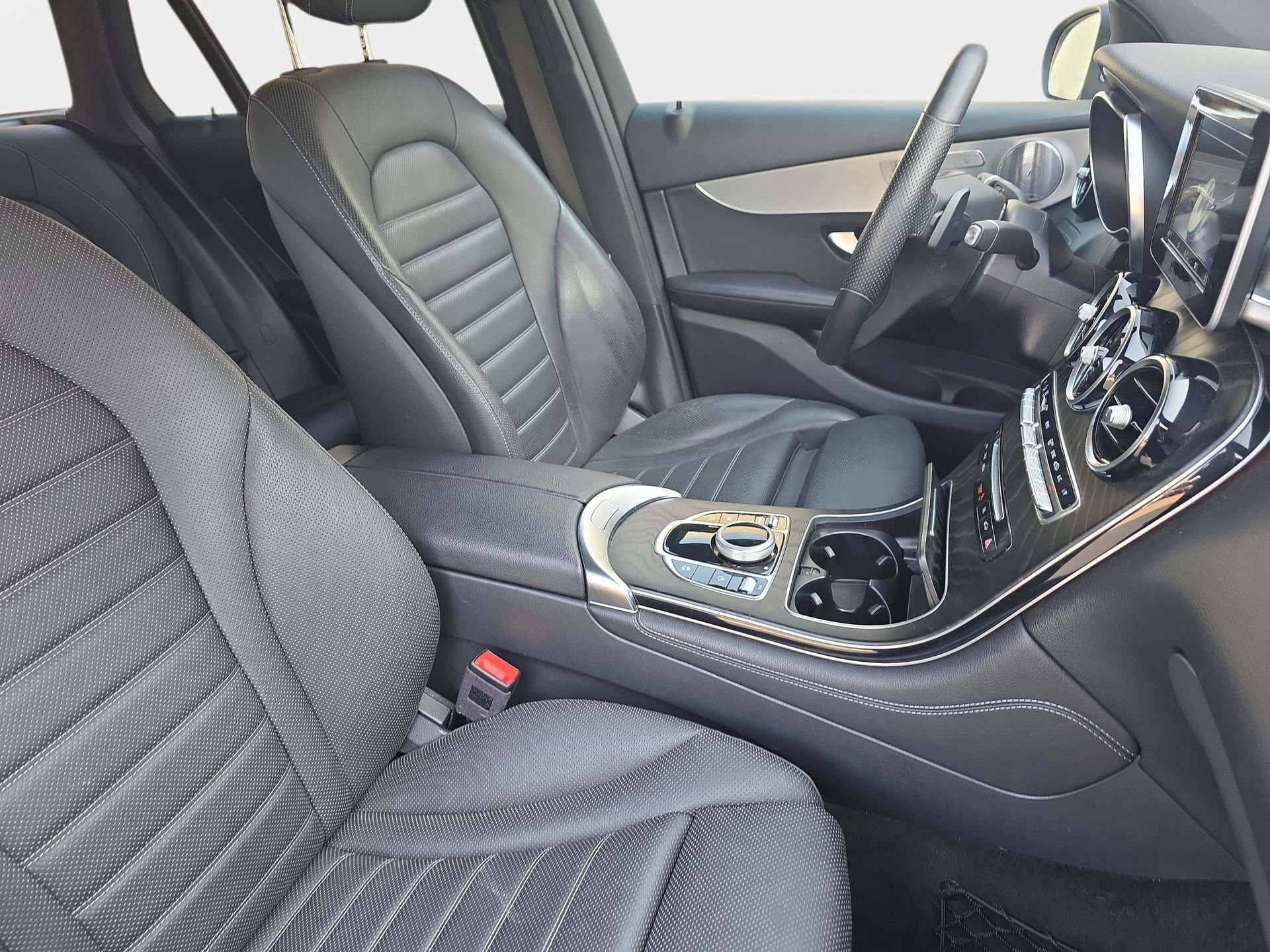 Used 2019 Mercedes-Benz GLC 300 4MATIC image 10
