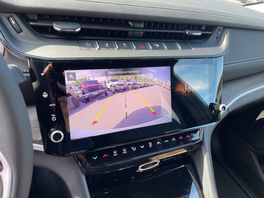 New 2027 Jeep Grand Cherokee Altitude AWD/4WD image 17