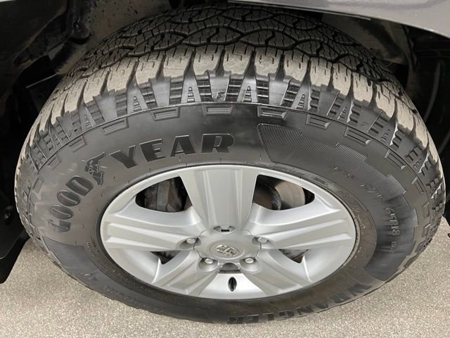 Used 2014 Toyota Land Cruiser image 18