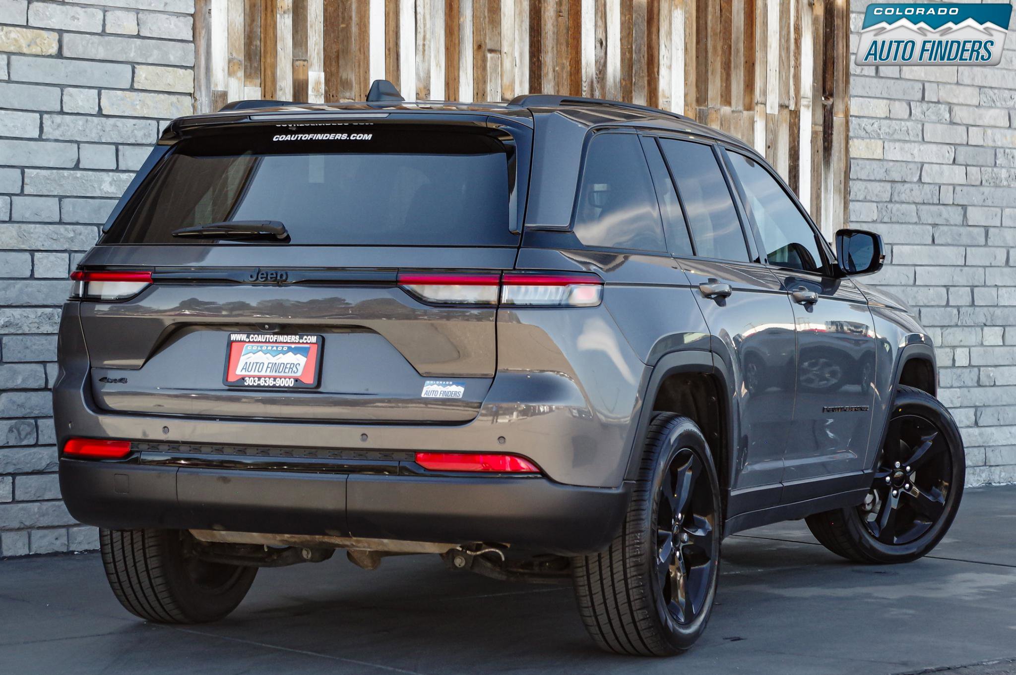 Used 2023 Jeep Grand Cherokee Altitude AWD/4WD image 7