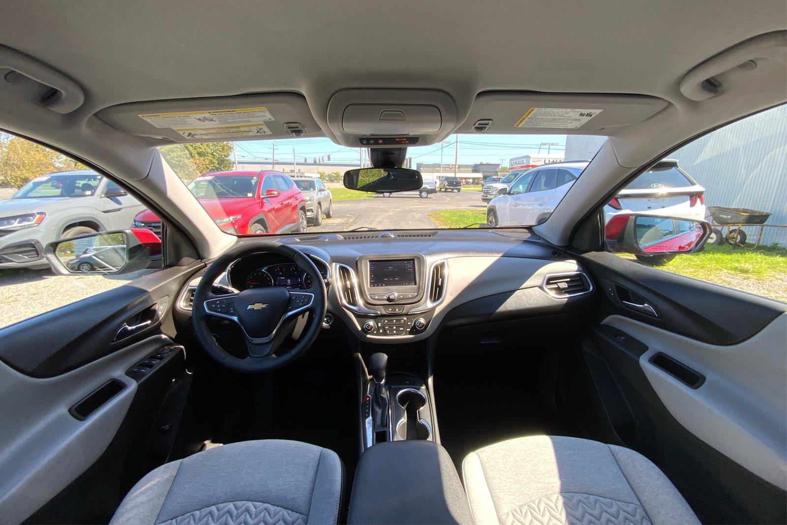 Used 2023 Chevrolet Equinox LT AWD/4WD image 32