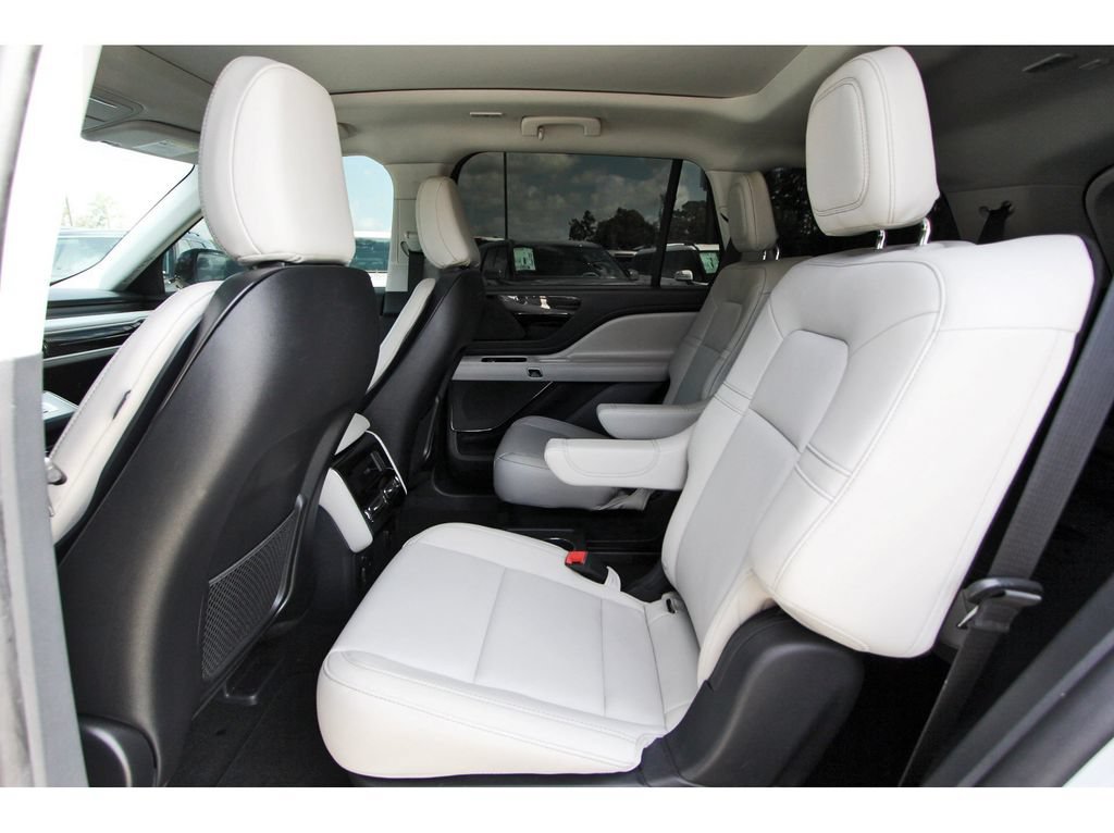 Used 2025 Lincoln Aviator 2WD image 10