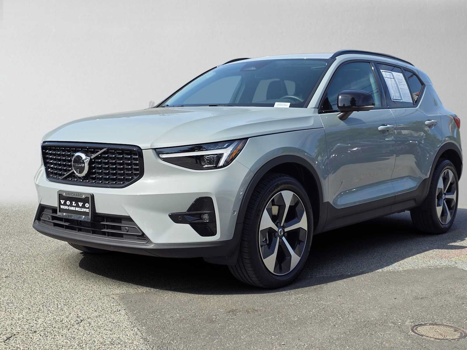 Used 2026 Volvo XC40 B5 Plus w/ Protection Package Premier AWD/4WD image 7