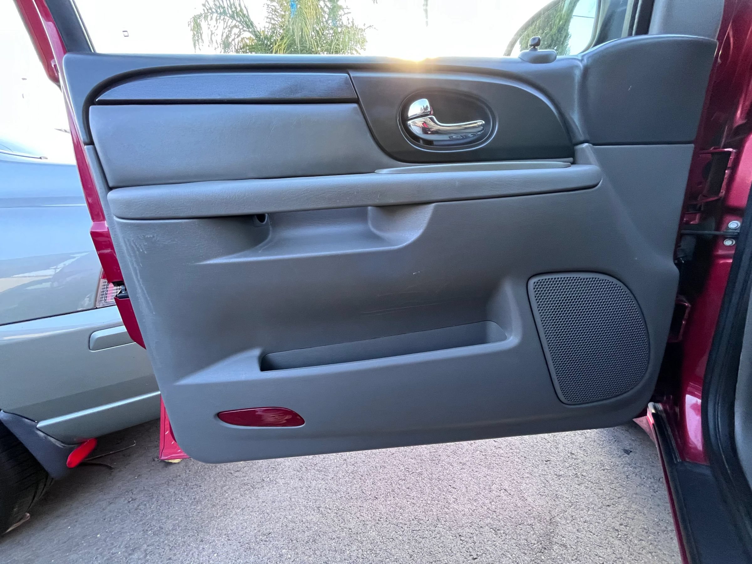 Used 2004 GMC Envoy XUV SLE w/ 1SB Preferred Equipment Group RWD image 10