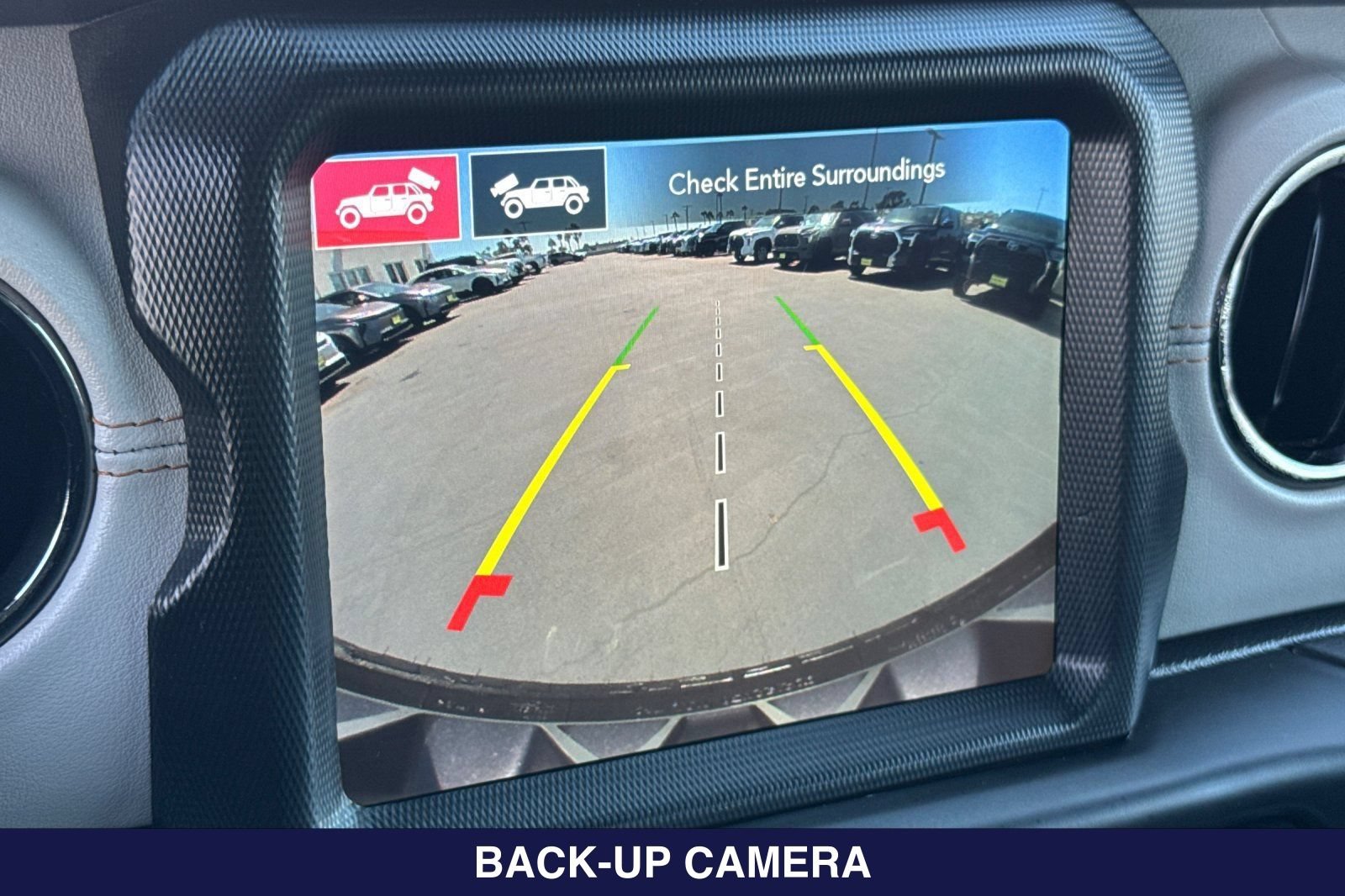 Used 2022 Jeep Wrangler Unlimited Sahara AWD/4WD image 21