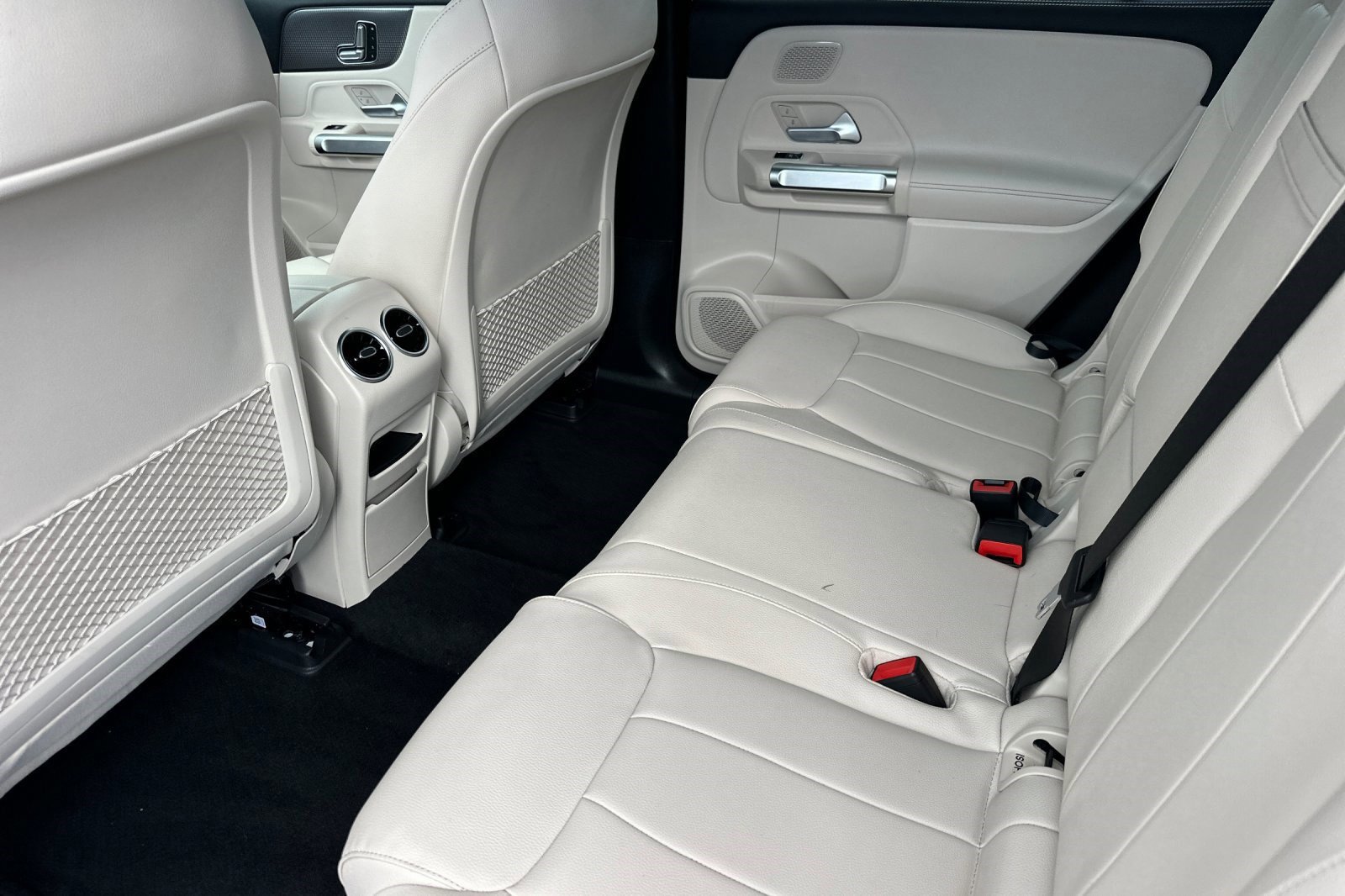 Used 2023 Mercedes-Benz EQB 300 4MATIC image 28