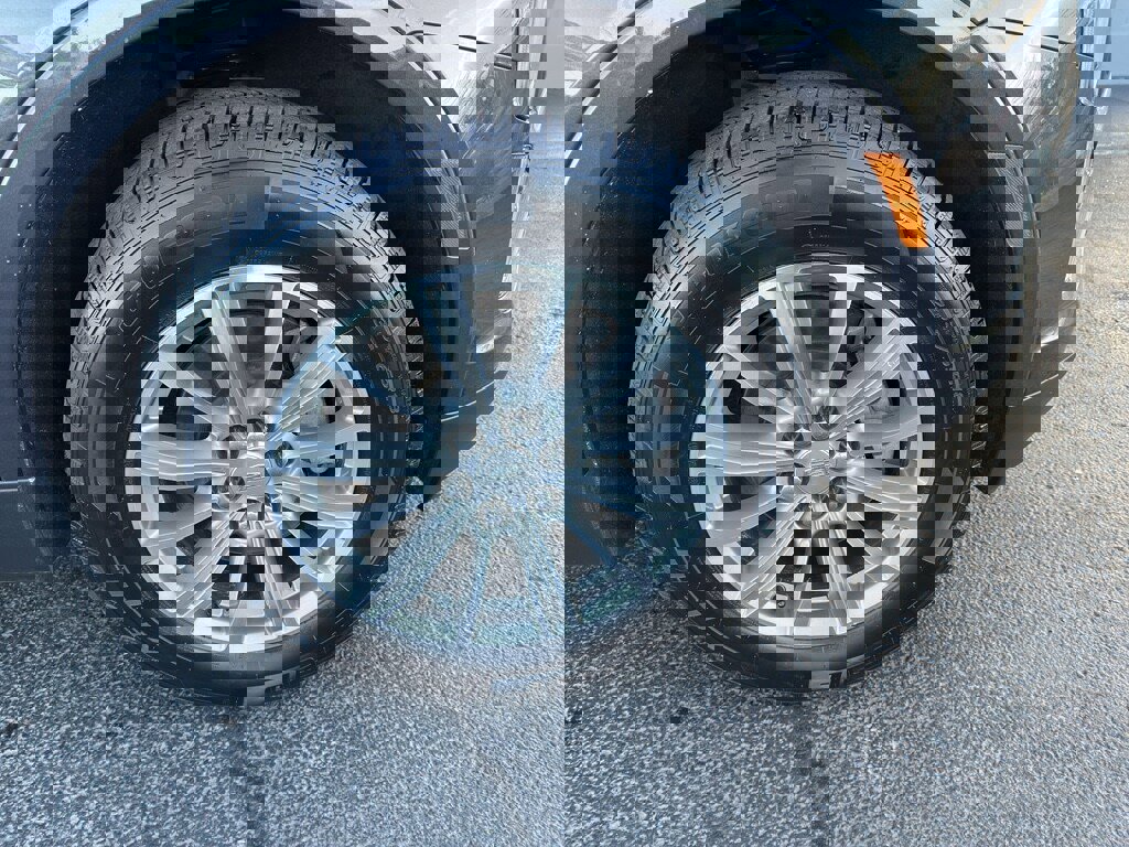 Used 2017 Cadillac XT5 Luxury w/ Driver Awareness Package image 10