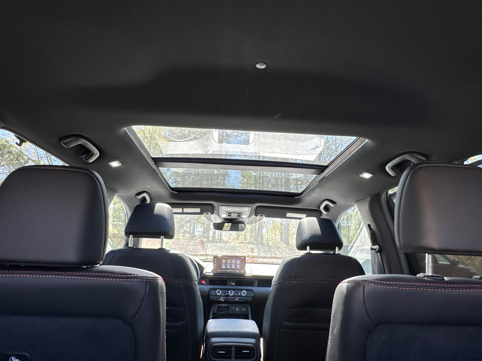 Used 2025 Honda Pilot TrailSport image 24