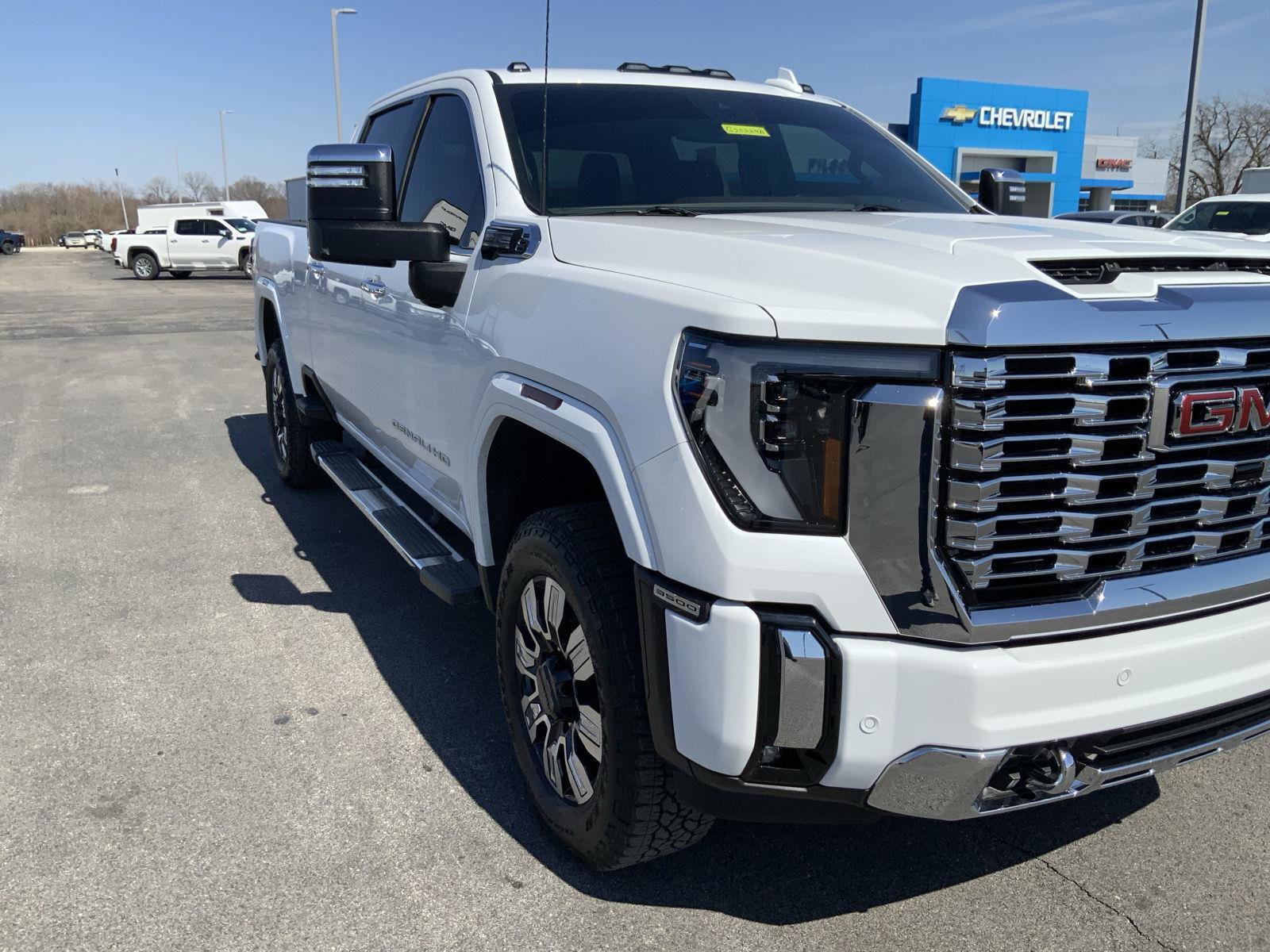 Used 2024 GMC Sierra 3500 Denali image 15