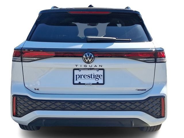 Certified 2025 Volkswagen Tiguan SE R-Line image 5