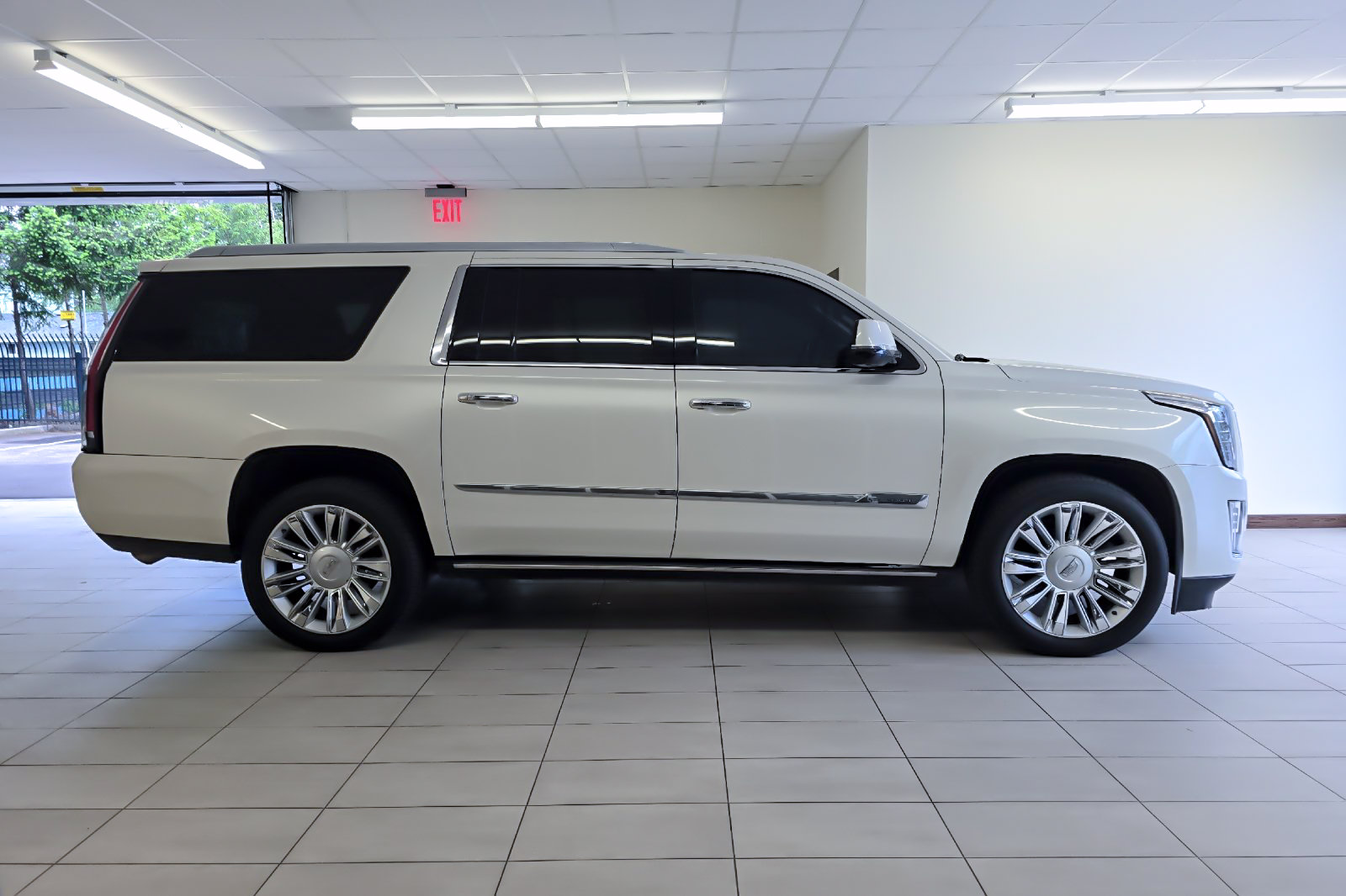 Used 2015 Cadillac Escalade ESV Platinum AWD/4WD image 3