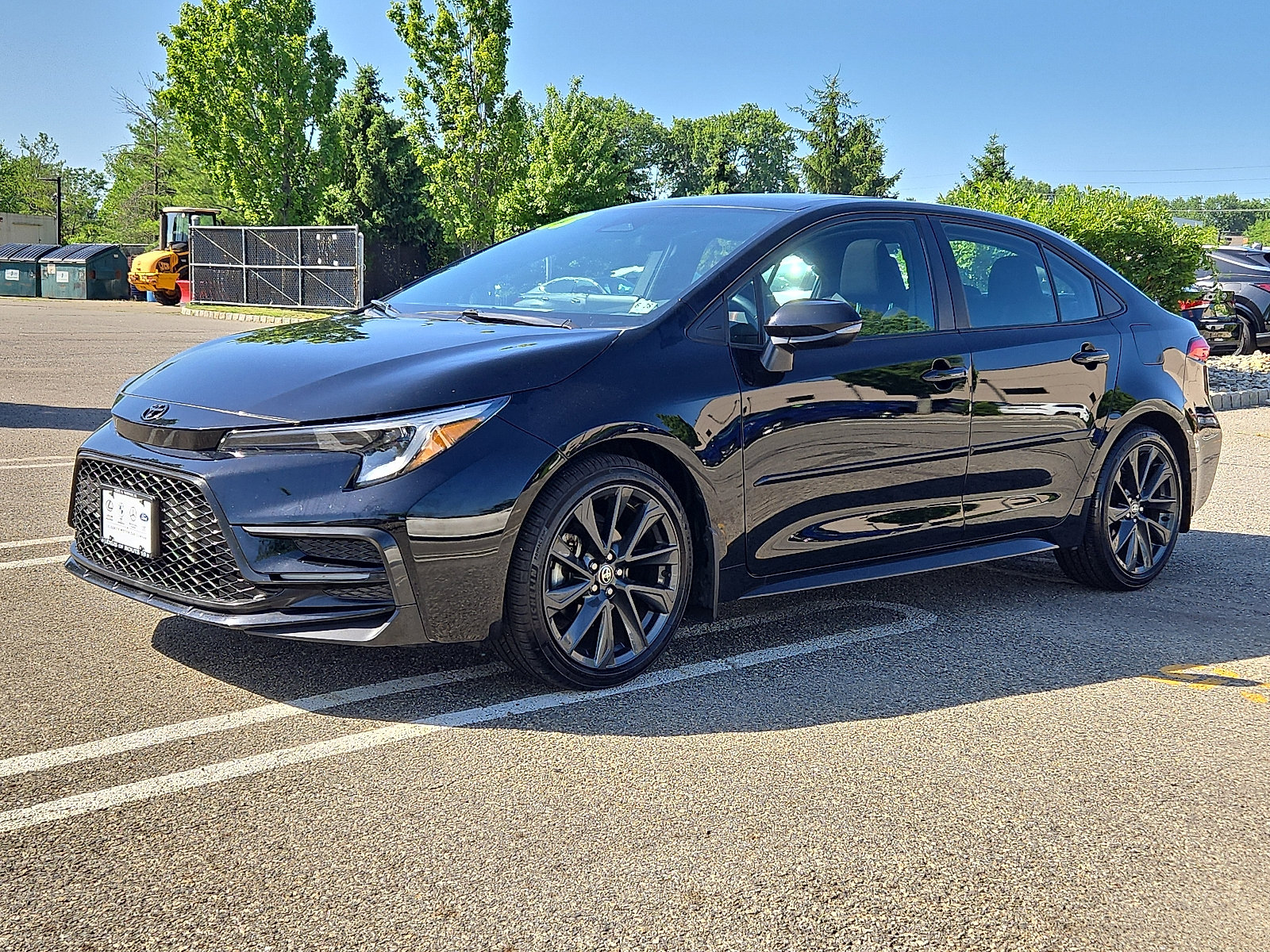 Used 2023 Toyota Corolla SE w/ SE Premium Package FWD image 3