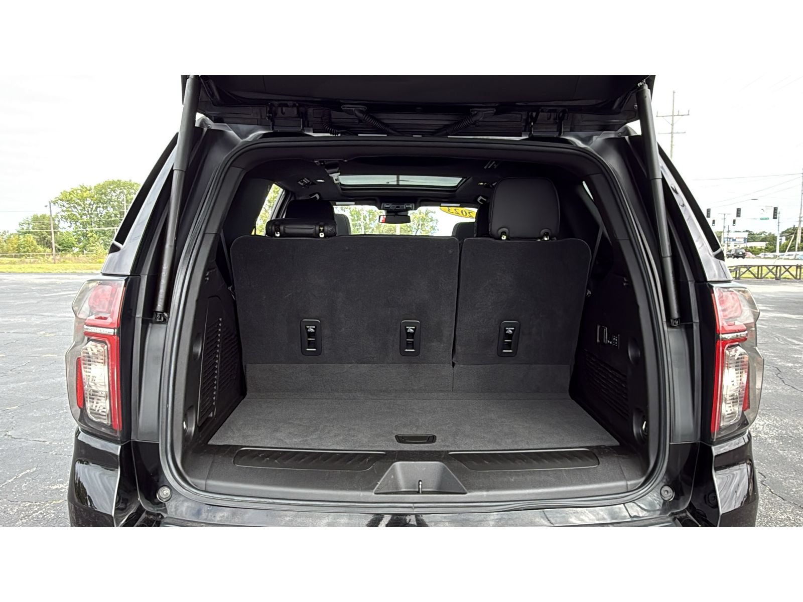 Used 2023 Chevrolet Tahoe LT w/ Luxury Package AWD/4WD image 7
