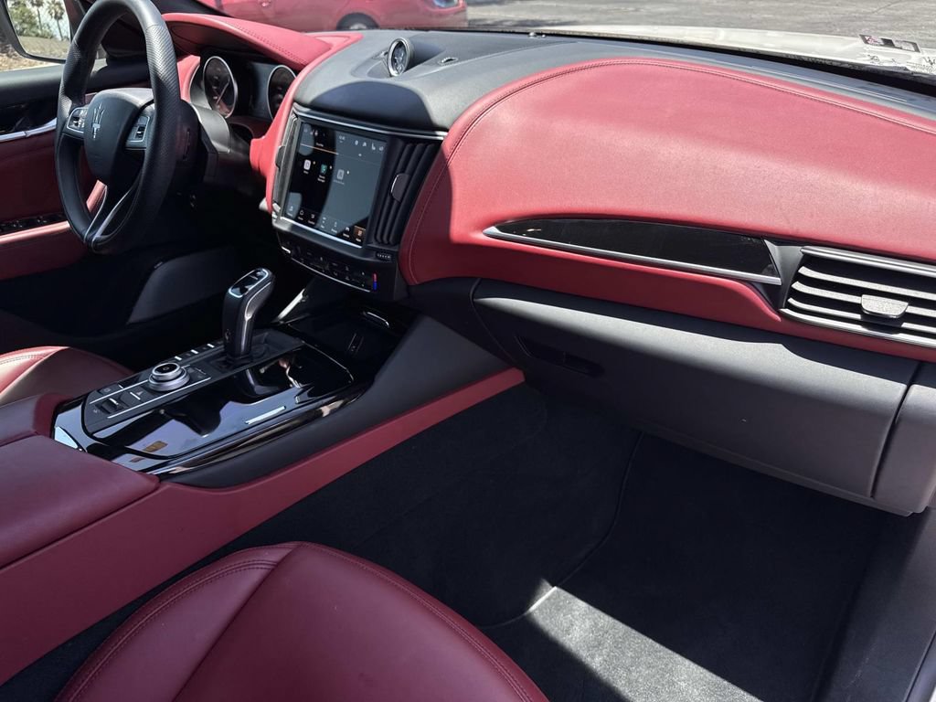 Used 2023 Maserati Levante GT AWD/4WD image 29