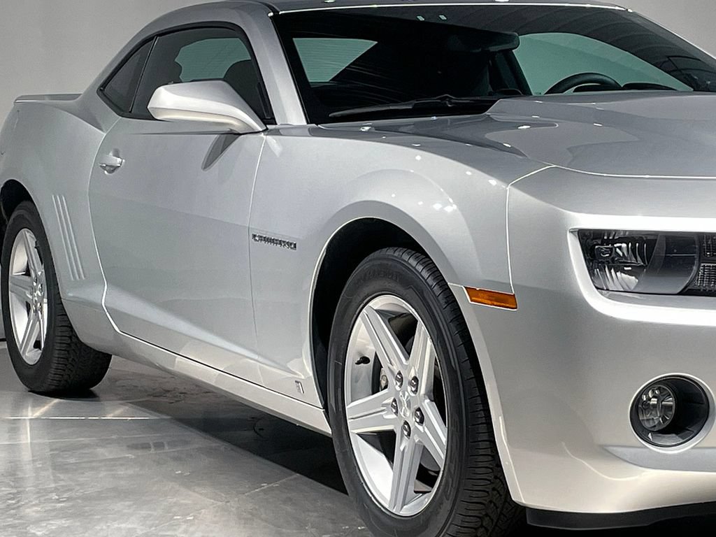 Used 2010 Chevrolet Camaro LT RWD image 18