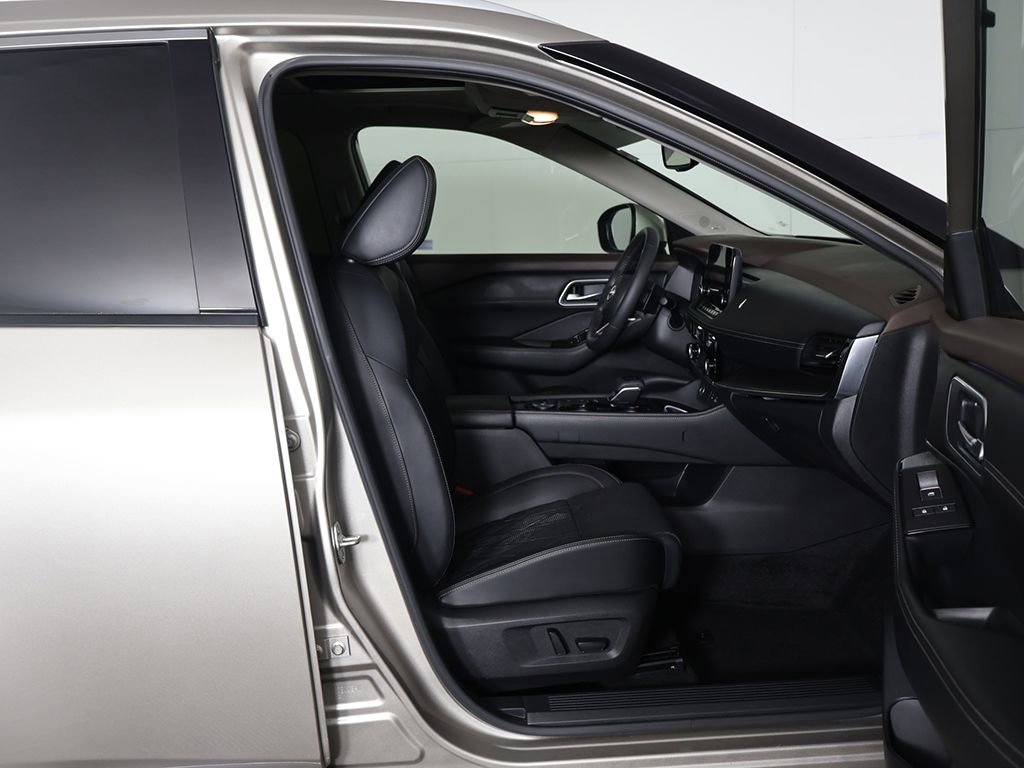 Used 2023 Nissan Rogue Platinum image 29