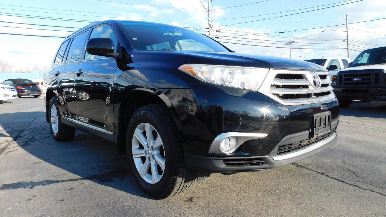 Used 2012 Toyota Highlander SE w/ Tow Pkg AWD/4WD image 1