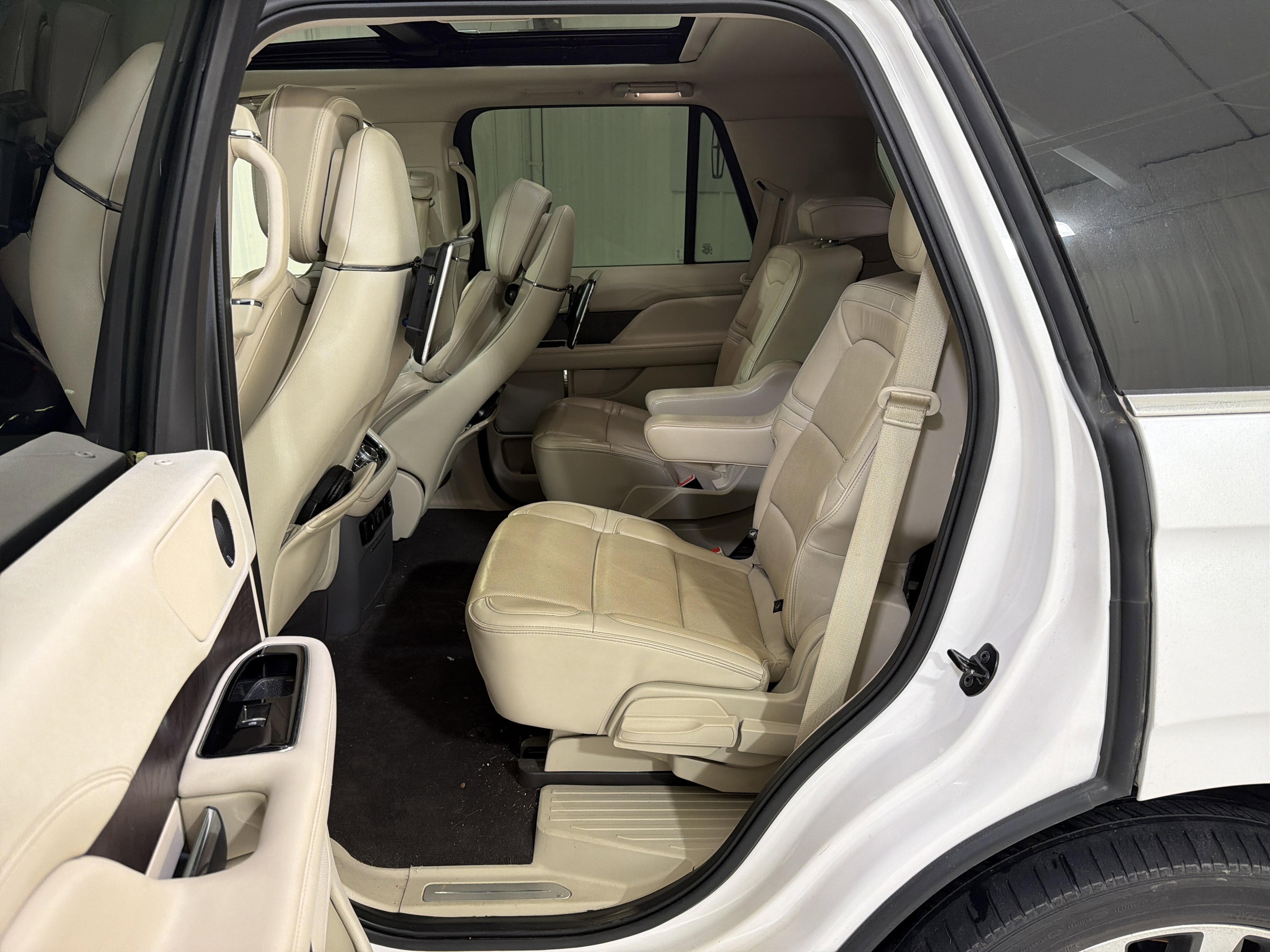 Used 2019 Lincoln Navigator Select w/ Cargo Package image 12