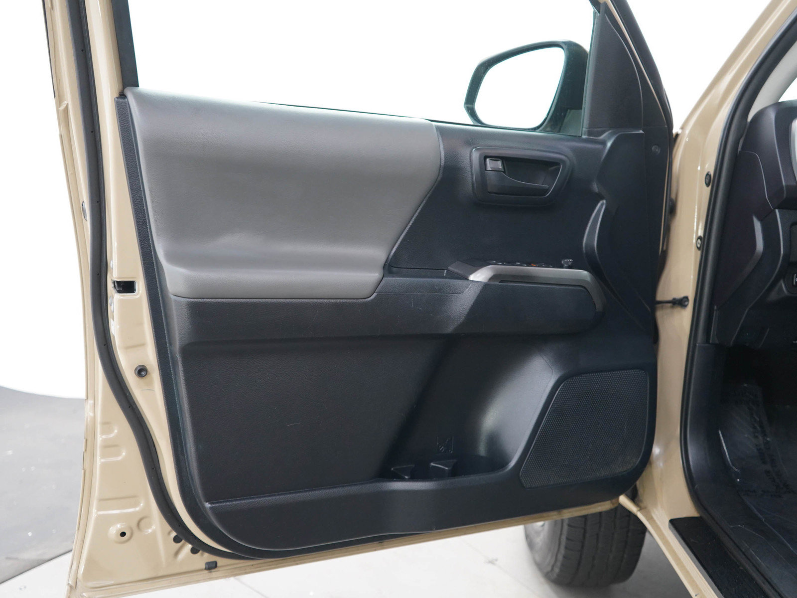 Used 2019 Toyota Tacoma SR5 RWD image 19