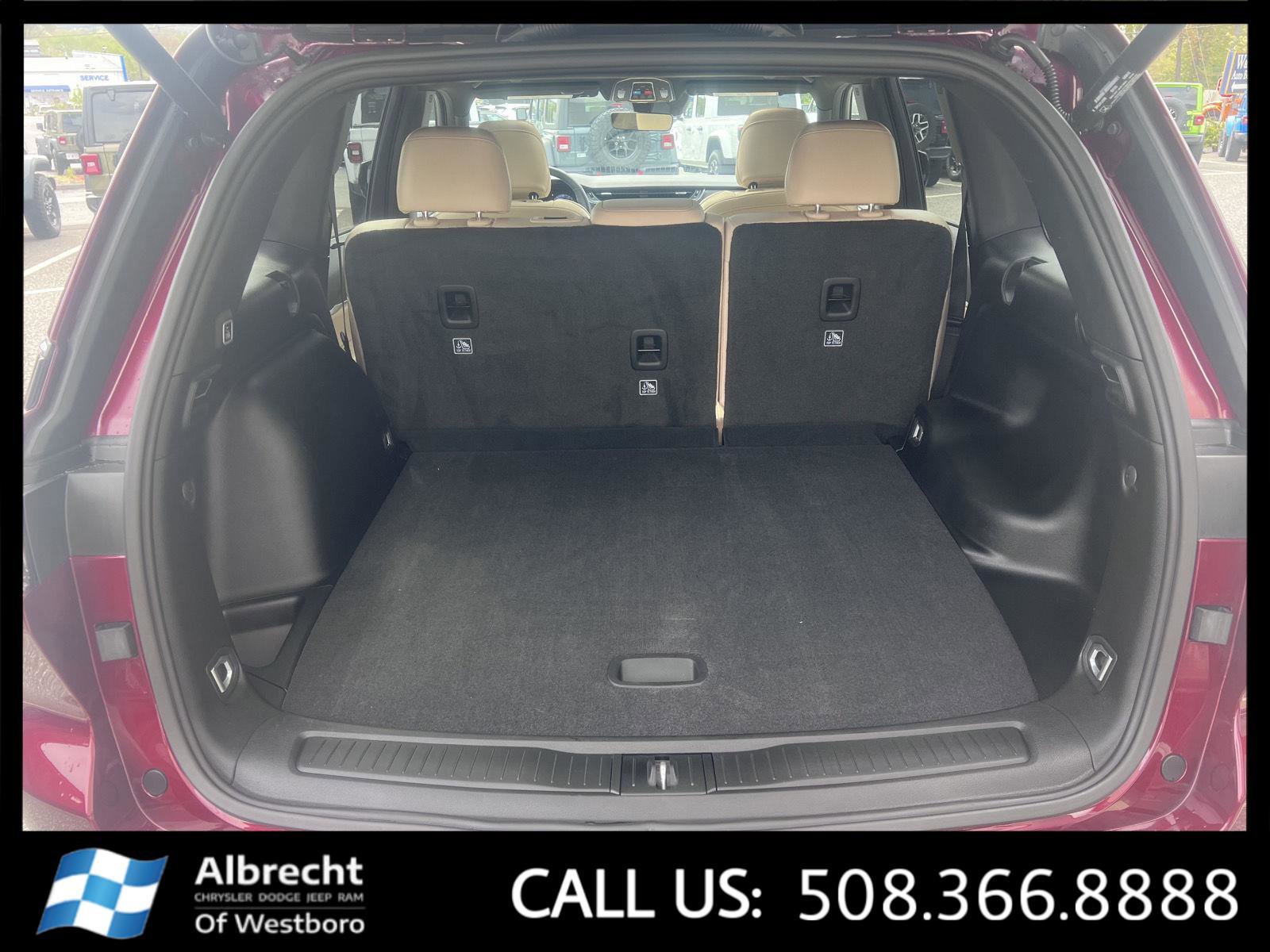 Used 2025 Jeep Grand Cherokee Limited AWD/4WD image 15