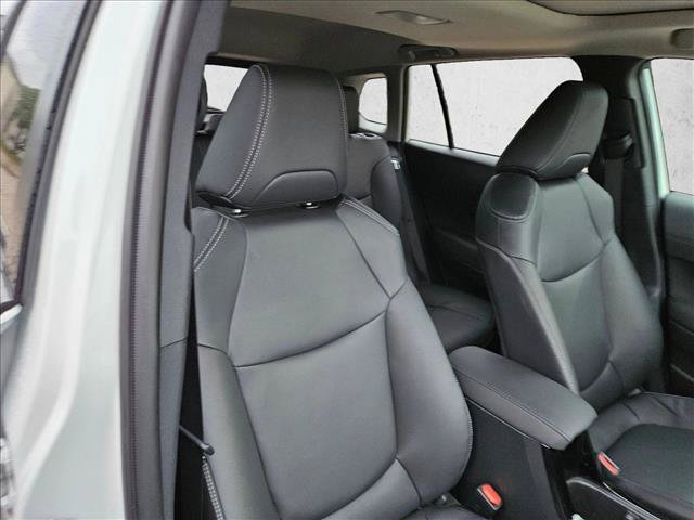 Used 2023 Toyota Corolla Cross XLE w/ Convenience Package FWD image 17