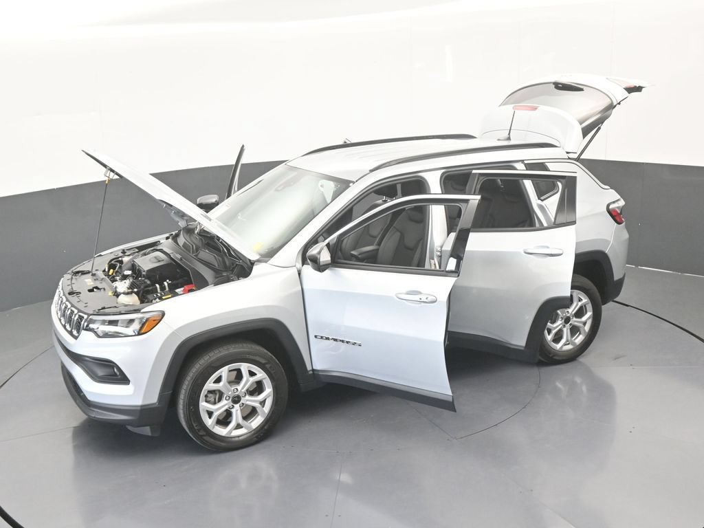 Used 2025 Jeep Compass Latitude AWD/4WD image 34