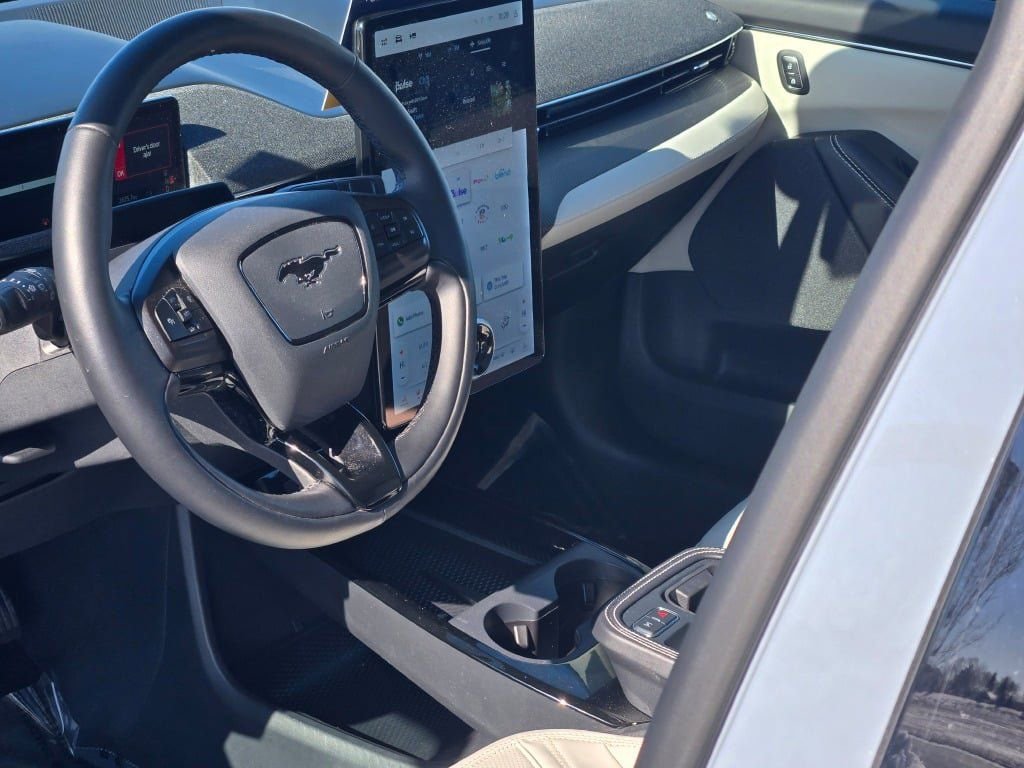 Certified 2025 Ford Mustang Mach-E Premium image 25