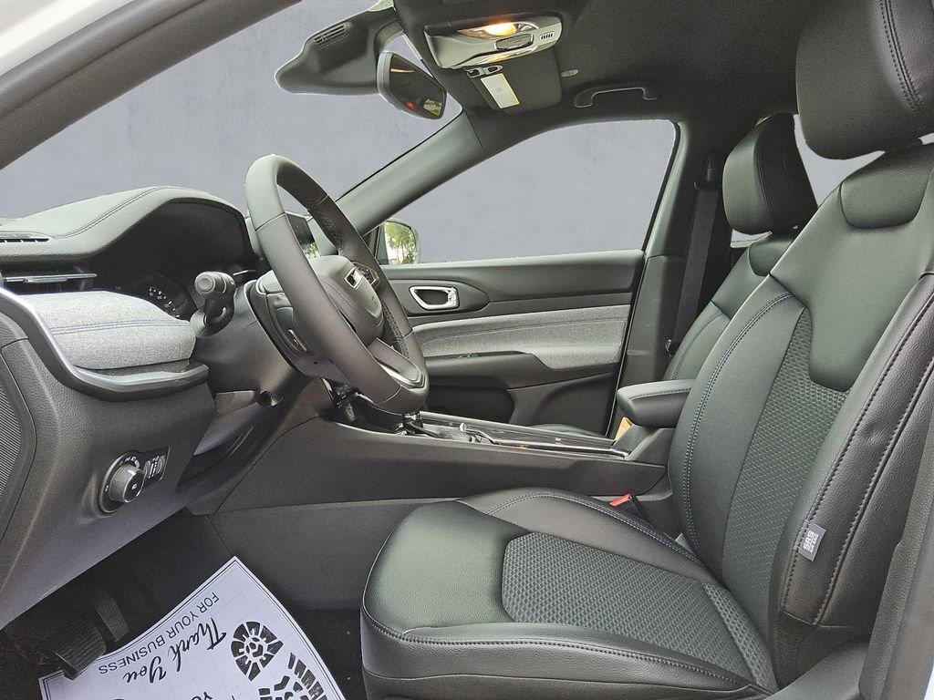 New 2026 Jeep Compass Latitude image 9