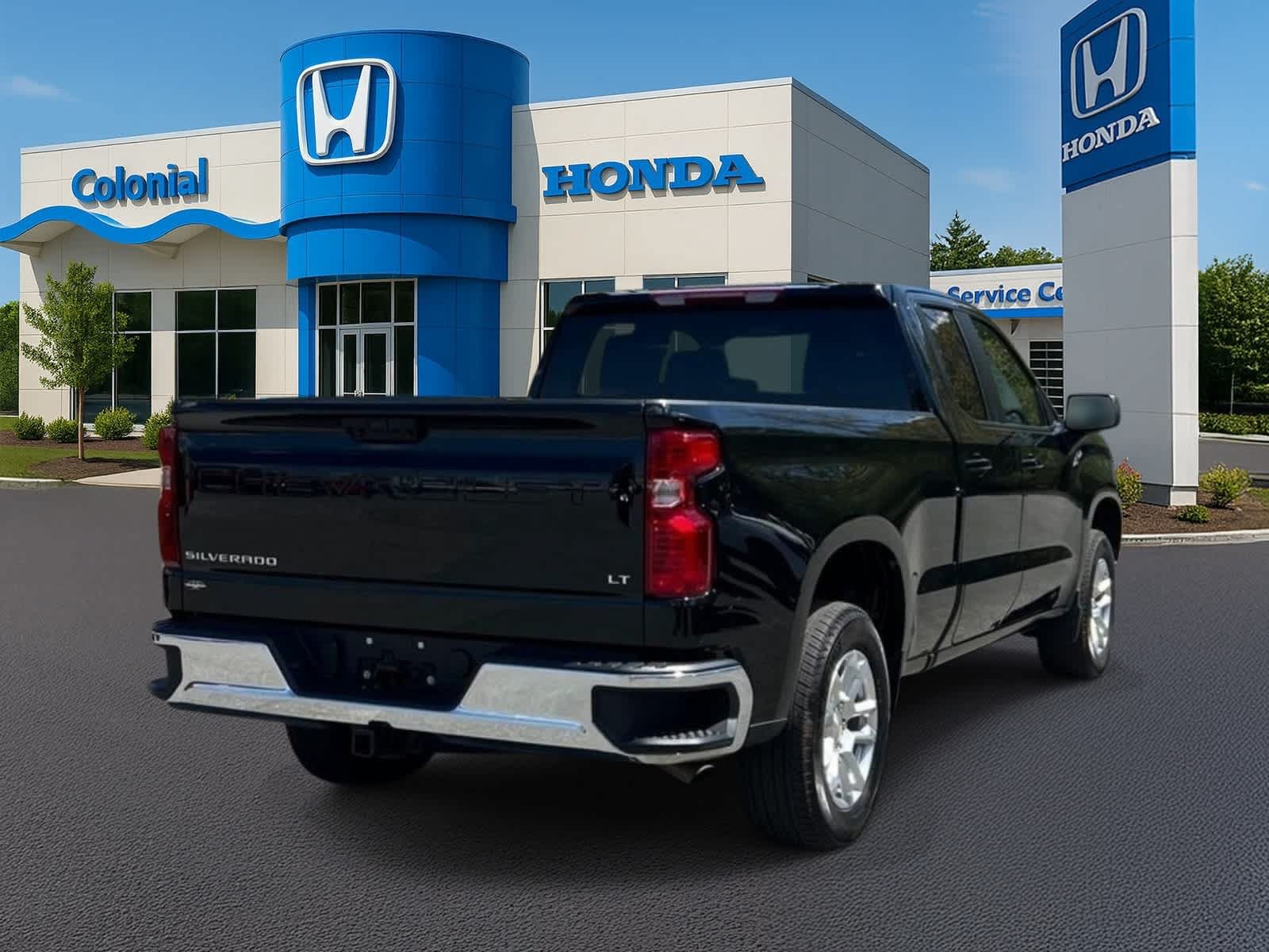 Used 2025 Chevrolet Silverado 1500 LT AWD/4WD image 6