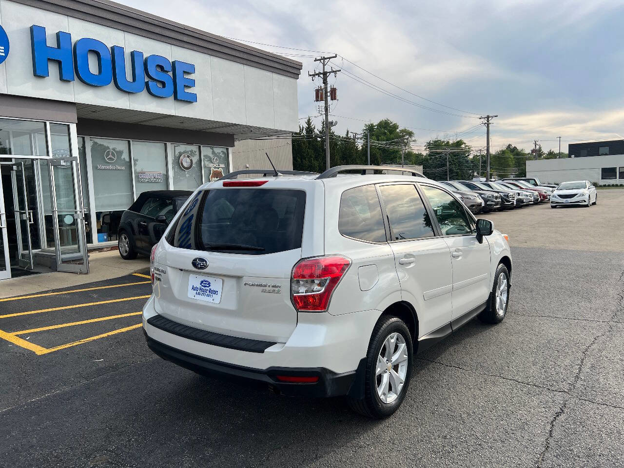 Used 2015 Subaru Forester 2.5i Premium w/ All-Weather Package AWD/4WD image 10