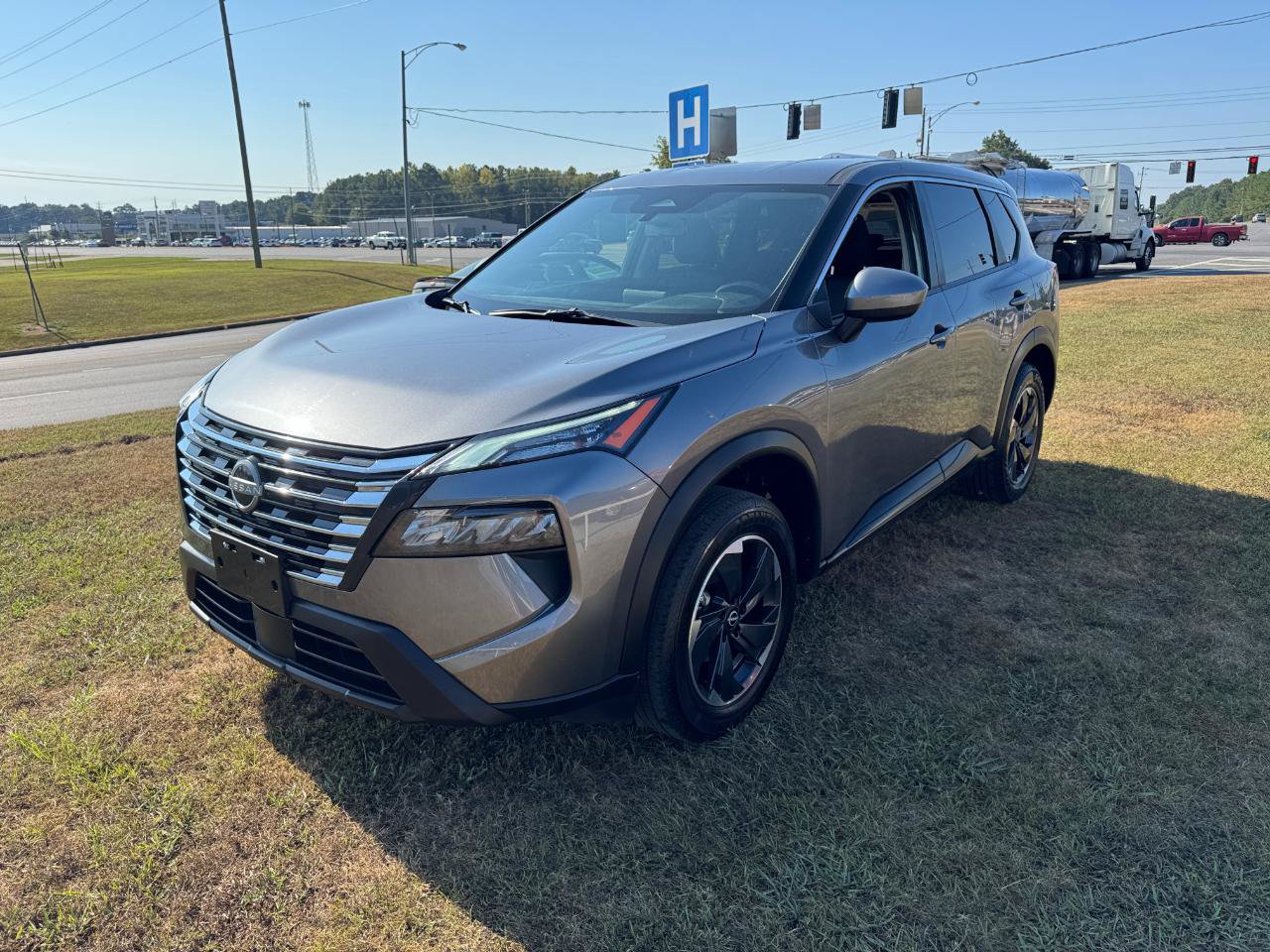 Used 2025 Nissan Rogue SV AWD/4WD image 5