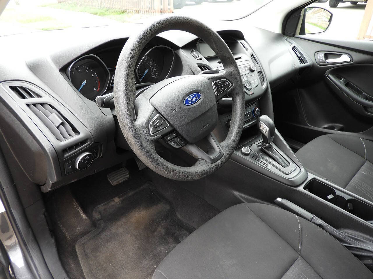 Used 2017 Ford Focus SE FWD image 16