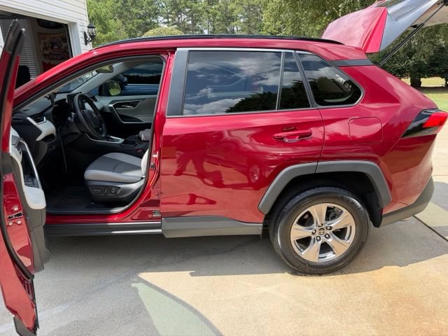 Used 2022 Toyota RAV4 XLE FWD image 10