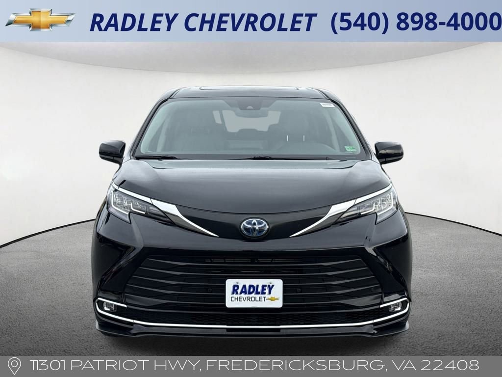 Used 2023 Toyota Sienna XLE image 16