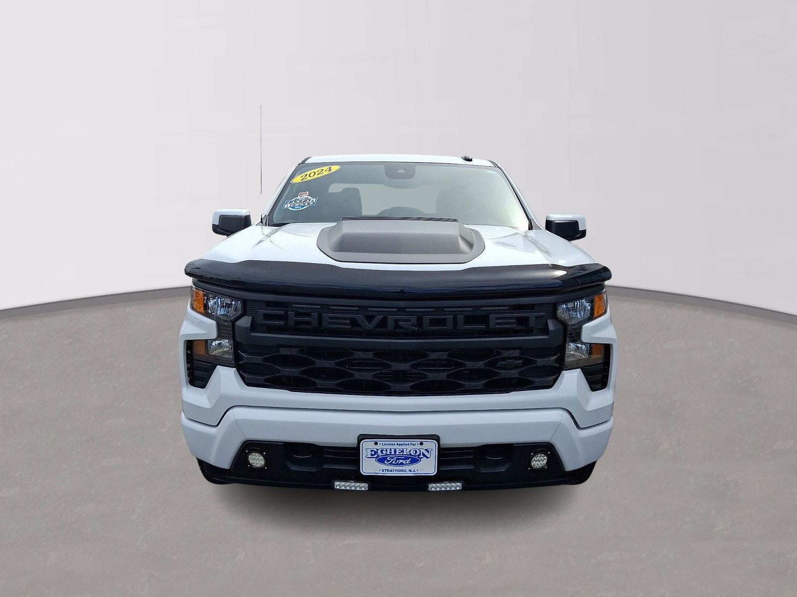 Used 2024 Chevrolet Silverado 1500 Custom RWD image 2