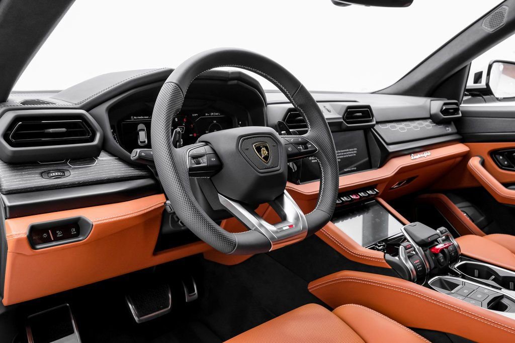 Used 2025 Lamborghini Urus SE AWD/4WD image 6