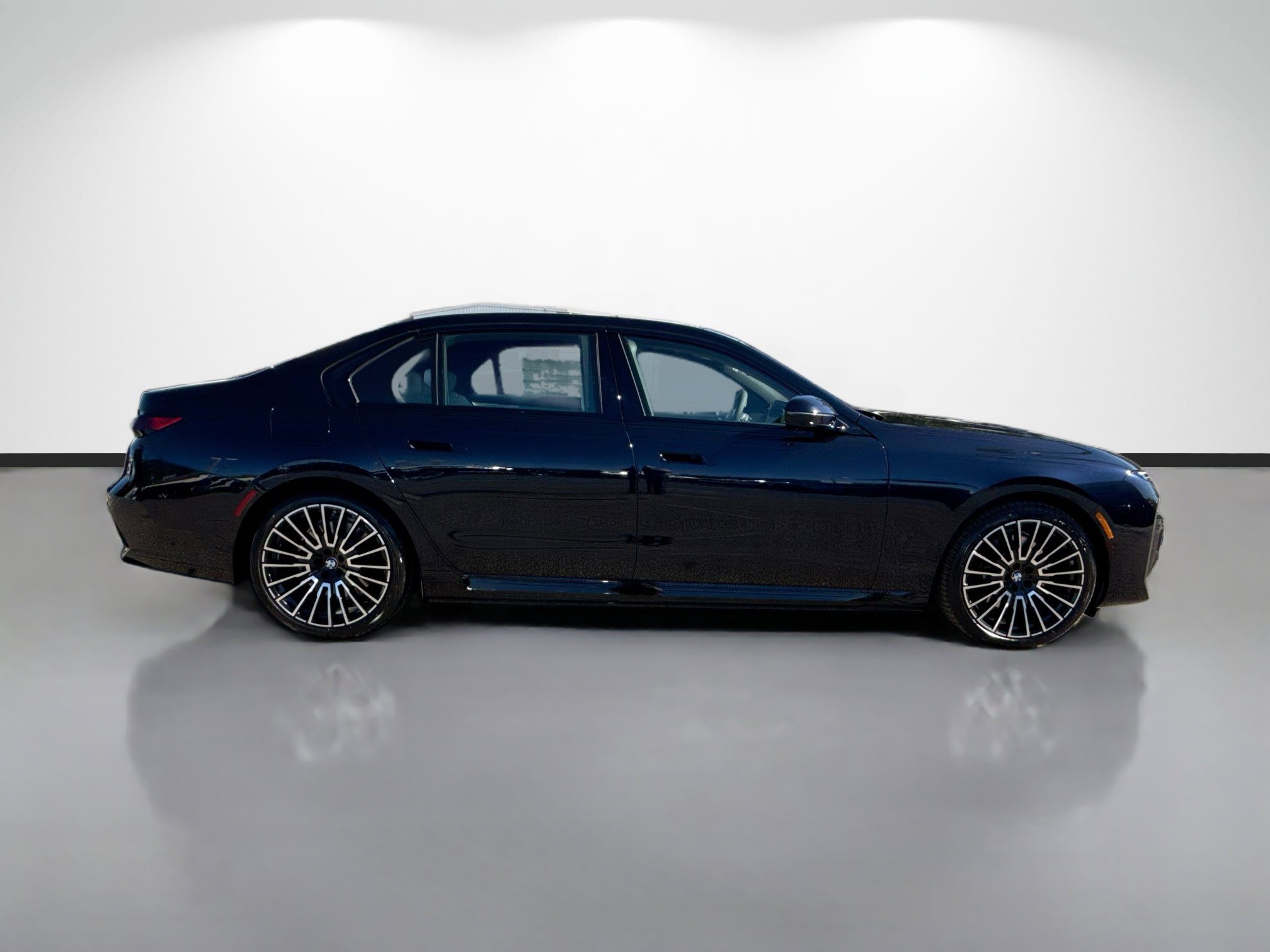 New 2026 BMW 750e xDrive image 2