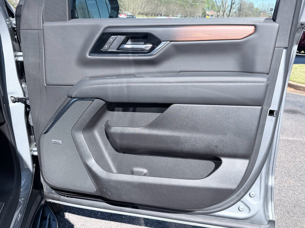 Used 2025 GMC Yukon XL Denali RWD image 35