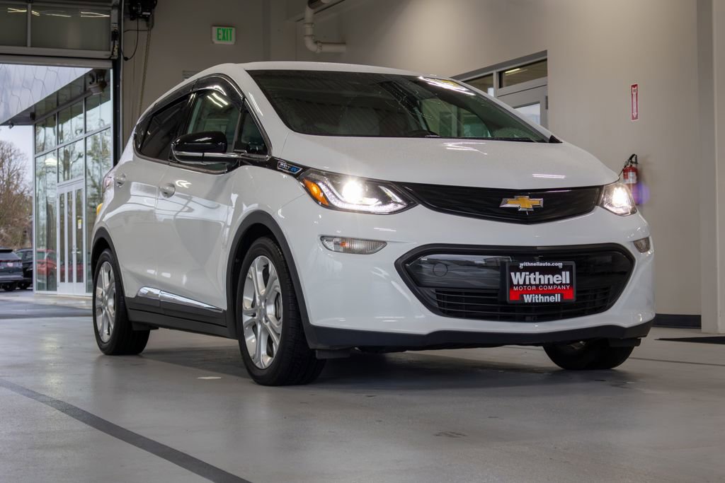 Used 2017 Chevrolet Bolt LT image 2