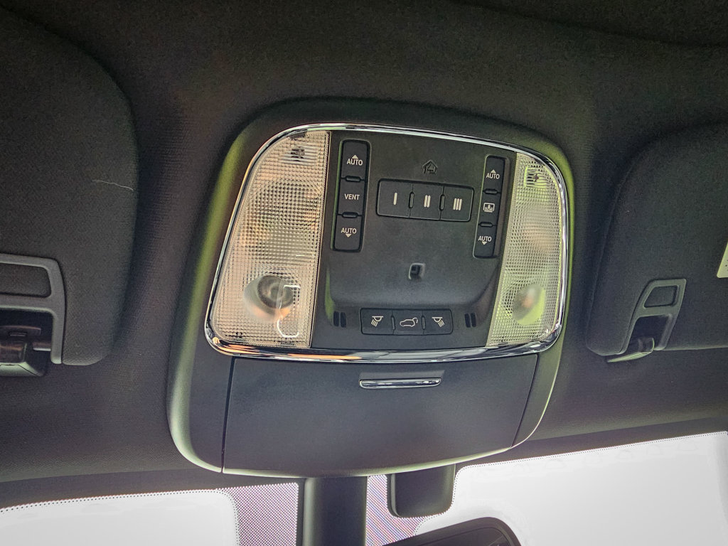 Used 2022 Jeep Grand Cherokee Limited w/ Tech Group AWD/4WD image 32