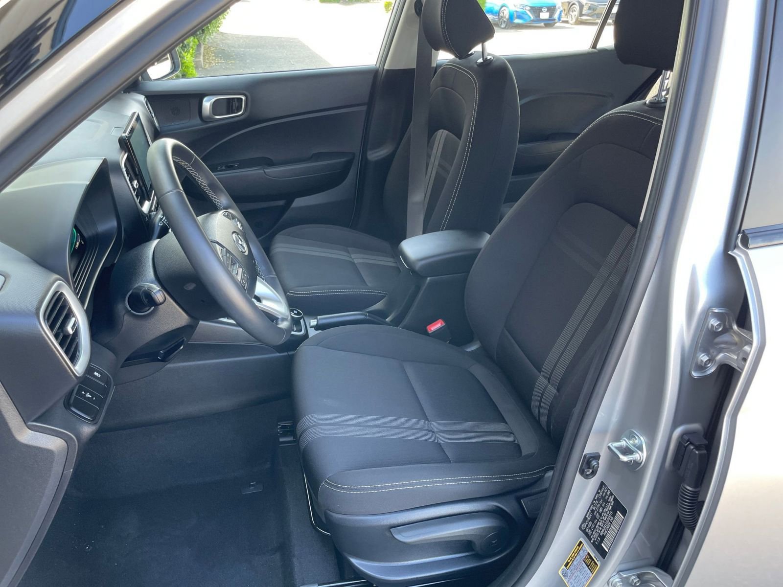 Used 2025 Hyundai Venue SEL FWD image 37