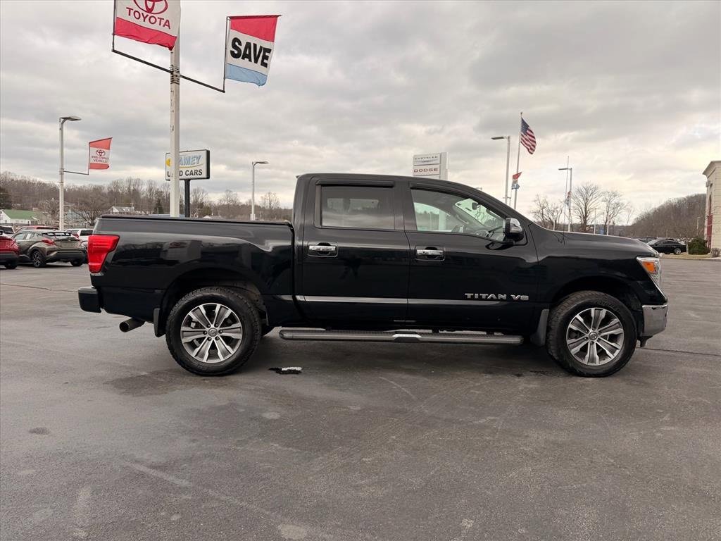 Used 2018 Nissan Titan SL image 3