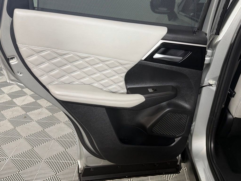 Used 2024 Mitsubishi Outlander SEL AWD/4WD image 27