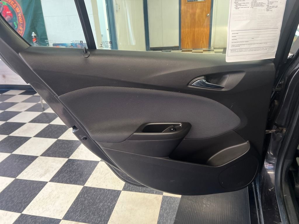 Used 2016 Chevrolet Cruze LT image 34