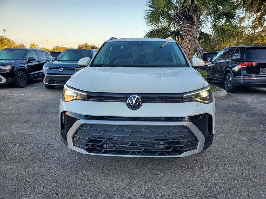 New 2025 Volkswagen Taos SE image 2