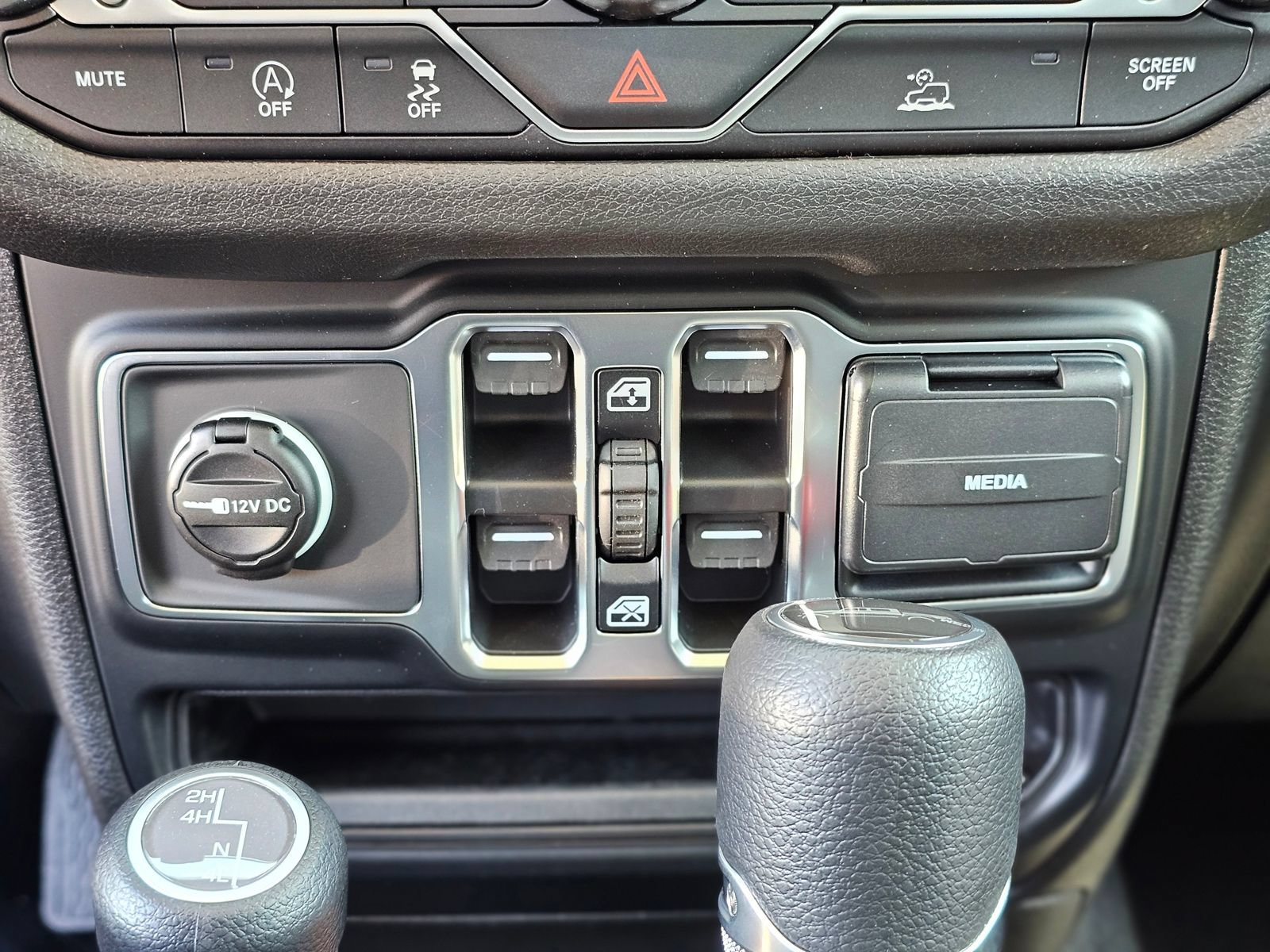 New 2026 Jeep Gladiator Sport AWD/4WD image 14
