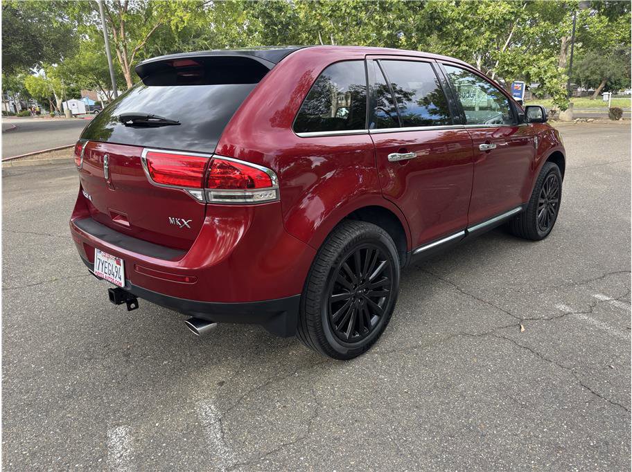 Used 2013 Lincoln MKX FWD image 6