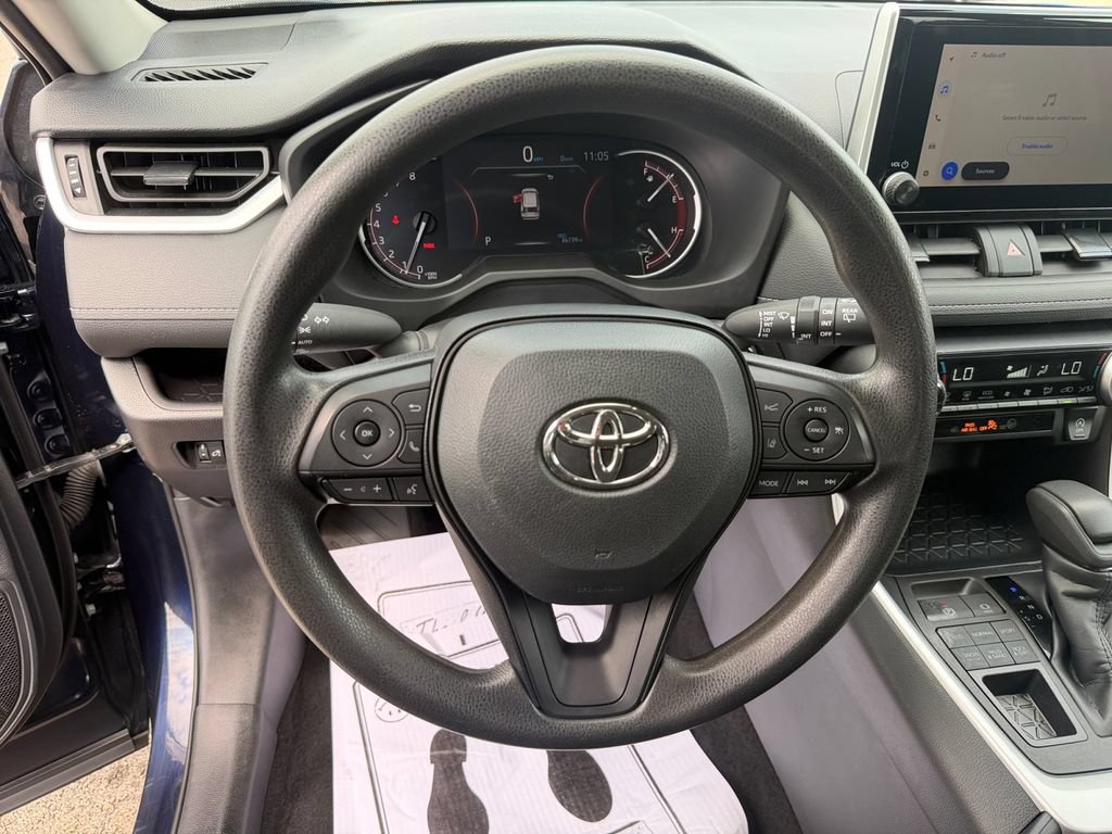 Used 2025 Toyota RAV4 XLE AWD/4WD image 15