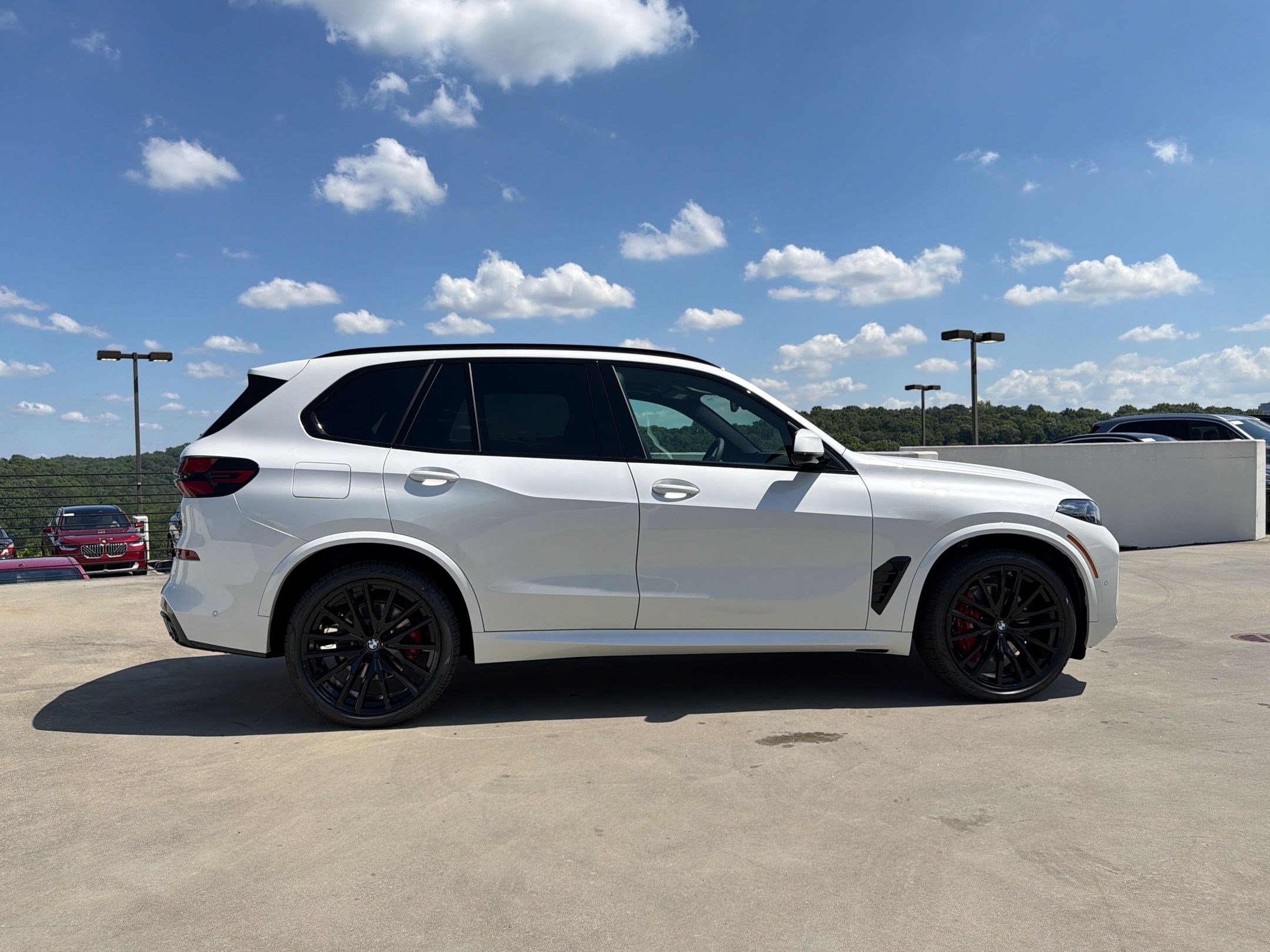 New 2026 BMW X5 xDrive40i w/ M Sport Package AWD/4WD image 7