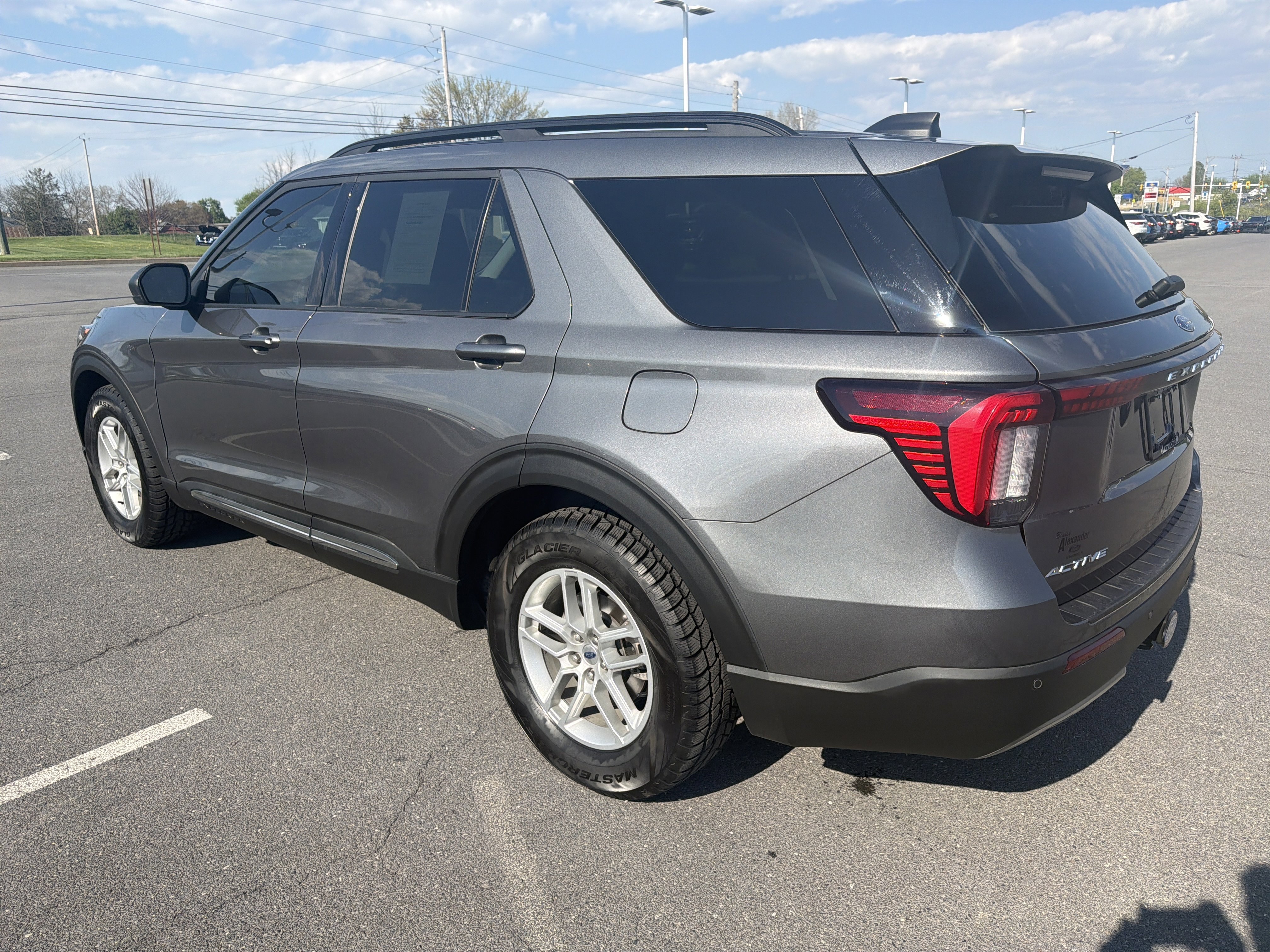 Used 2025 Ford Explorer Active w/ Active Comfort Package RWD image 6